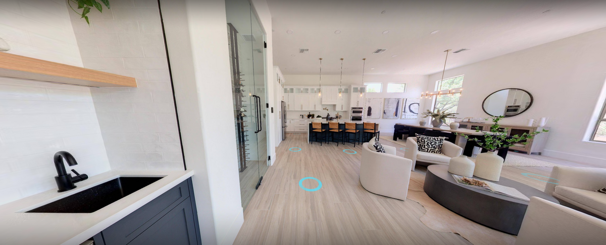 360° interjera virtuālā tūre nekustamajam īpašumam – plaša dzīvojamā zona ar virtuvi